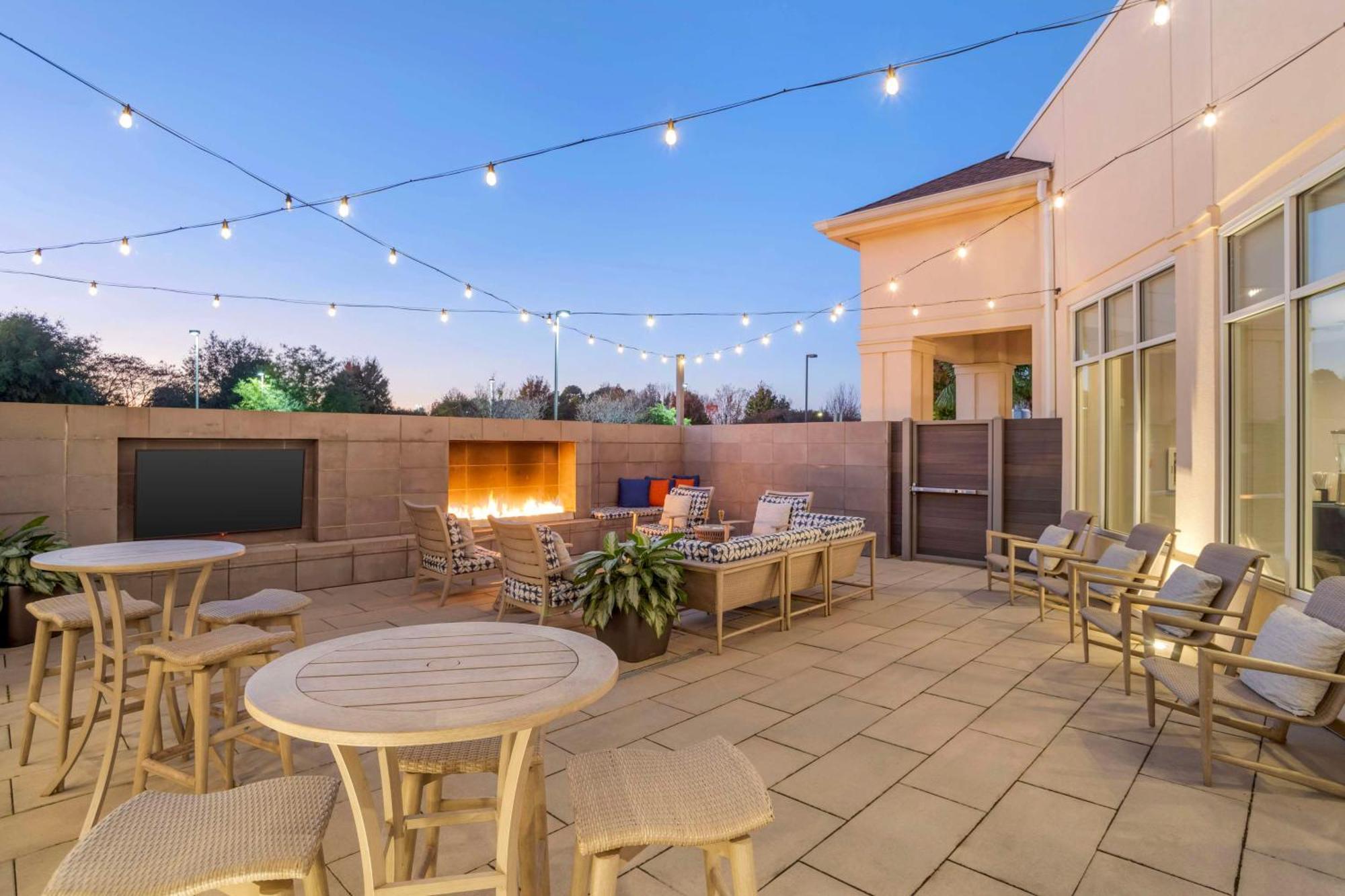 Hilton Garden Inn Charlotte/קונקורד מראה חיצוני תמונה